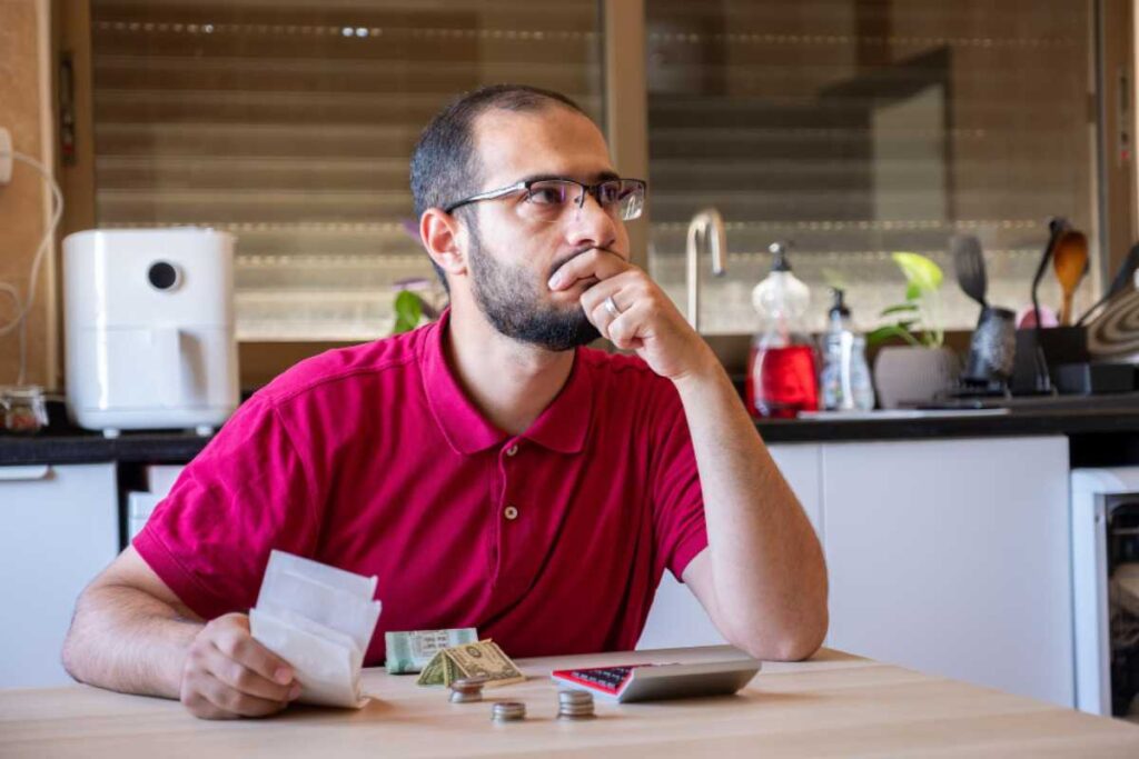 Como investir com pouco dinheiro: dicas aos iniciantes Como investir com pouco dinheiro: dicas aos iniciantes