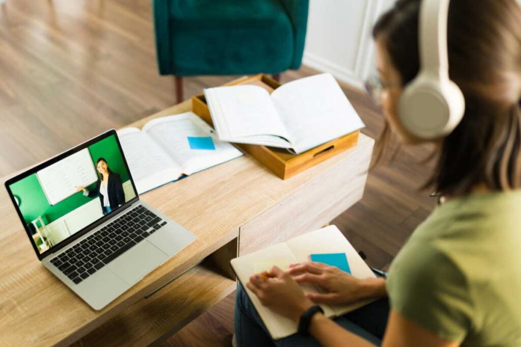 Ensino híbrido: inovação e tecnologia na educação Ensino híbrido: inovação e tecnologia na educação